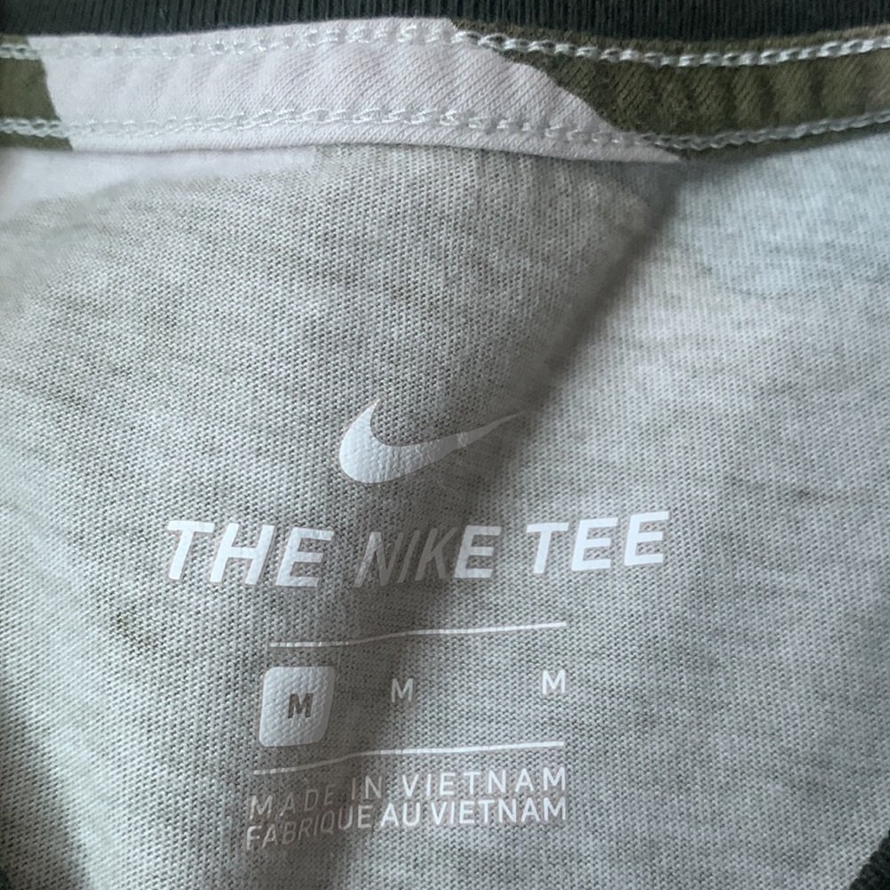 Nike tee - Picture 3 of 3